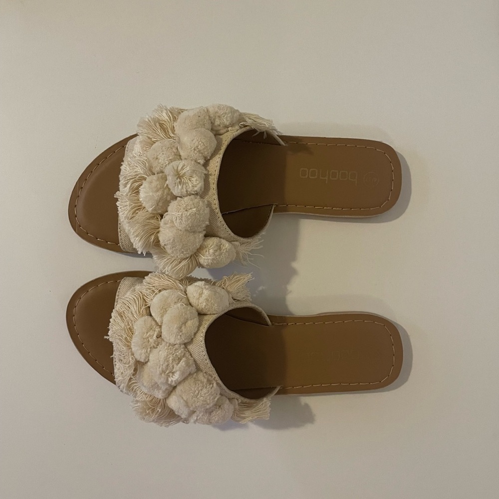 Boohoo Pom Pom Frill Leather Sliders - Cream